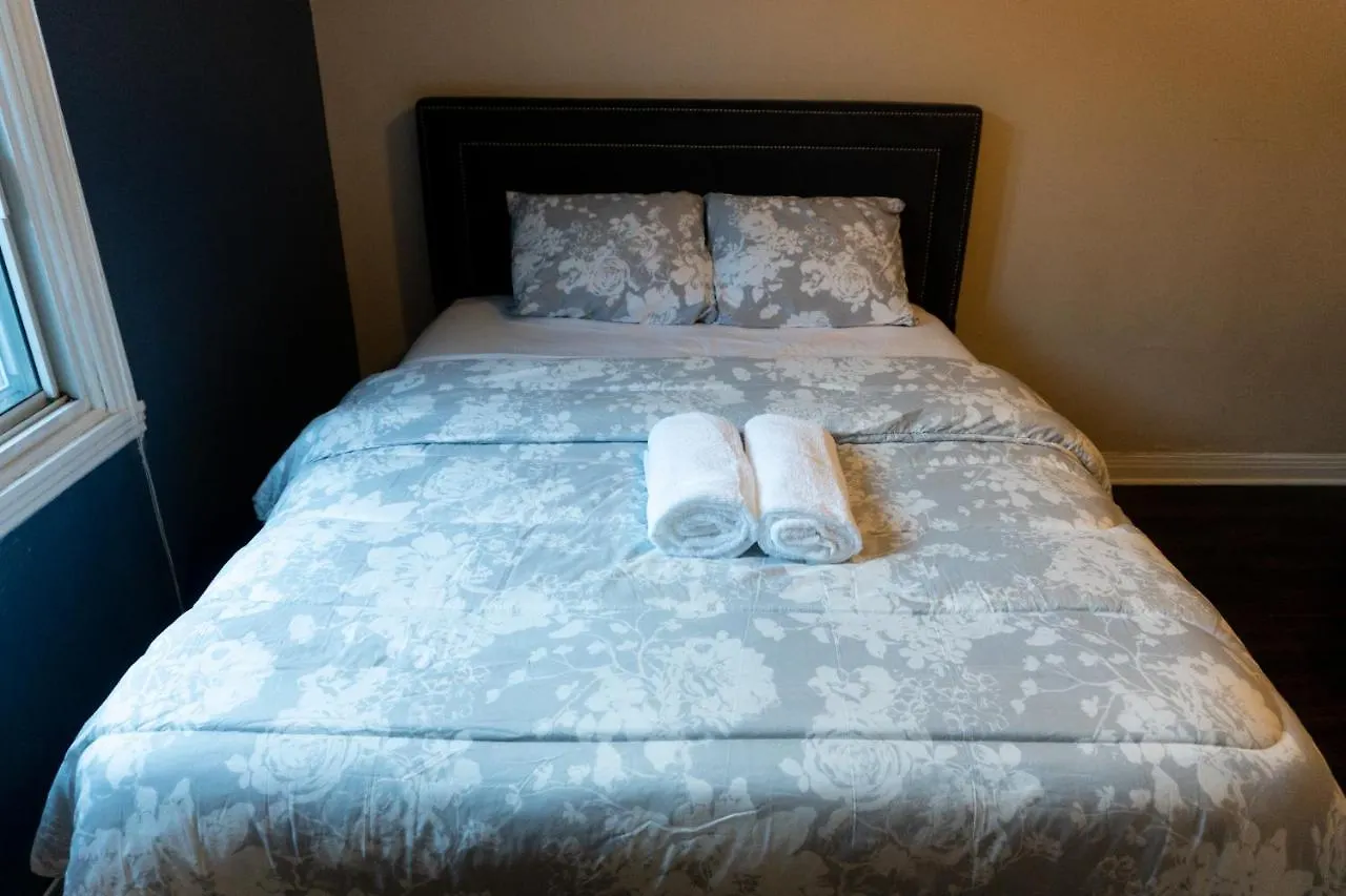 Montreal Home - Affordable Rooms With Smart Tv, Shared Kitchen
