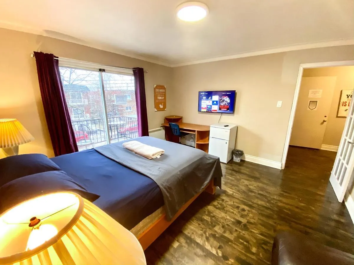 Montreal Home - Affordable Rooms With Smart Tv, Shared Kitchen 0*,