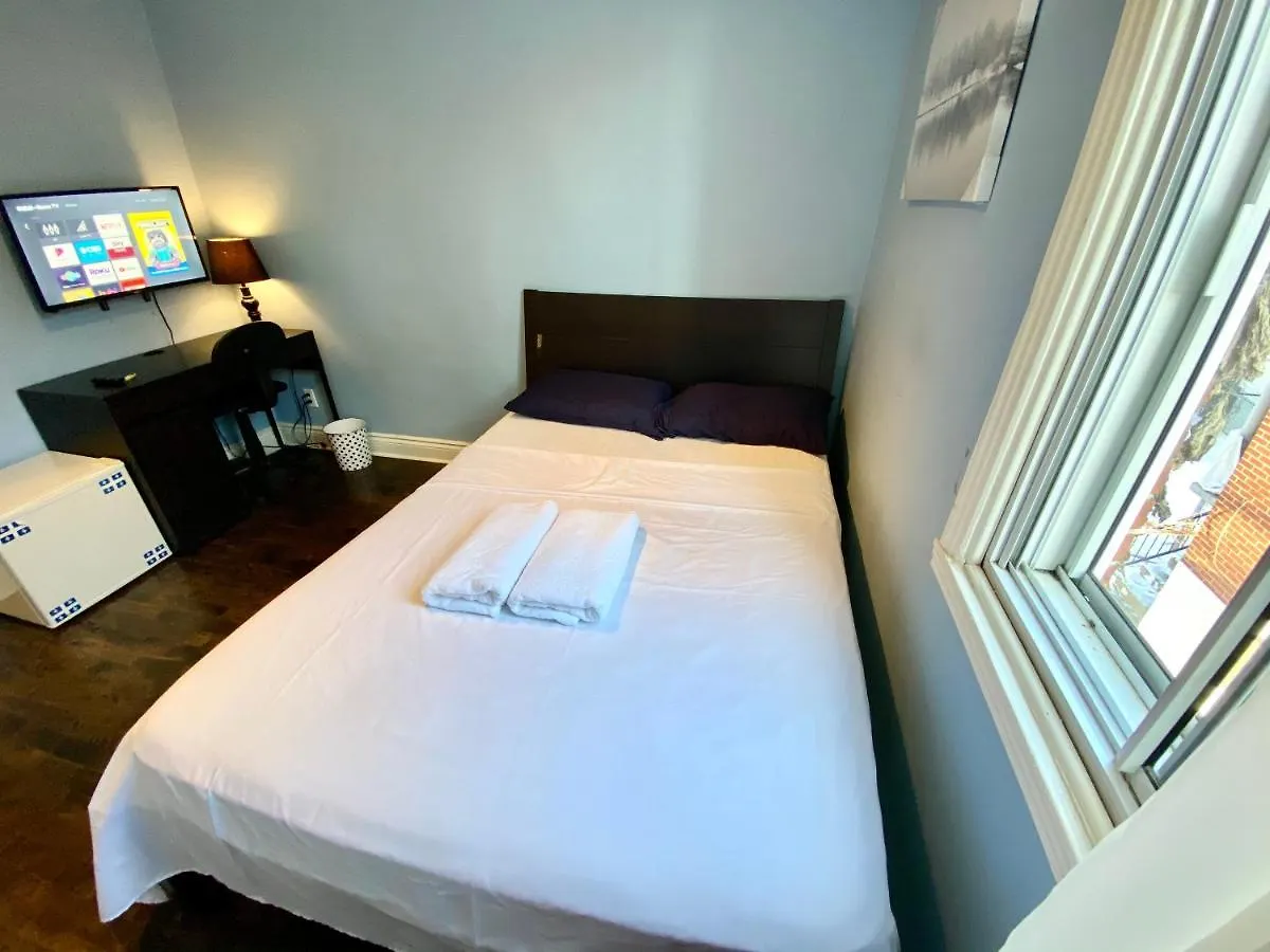 Montreal Home - Affordable Rooms With Smart Tv, Shared Kitchen Guest house