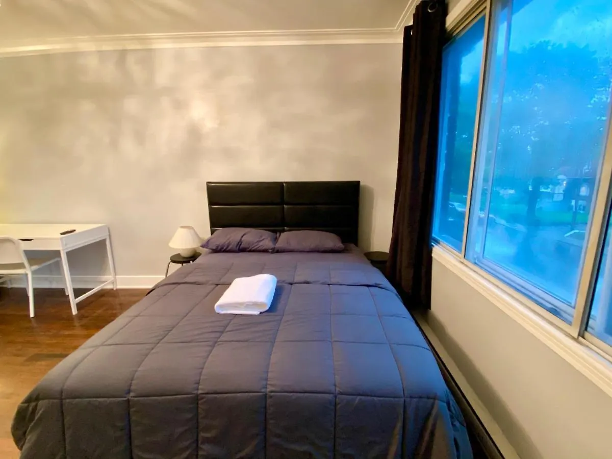 Montreal Home - Affordable Rooms With Smart Tv, Shared Kitchen Guest house